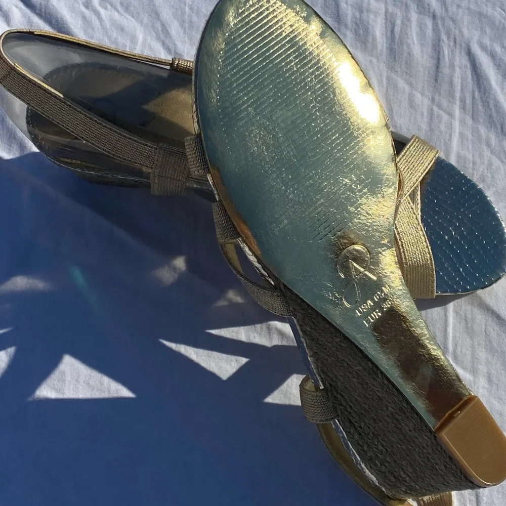 NWT Adrianna Papell Alba Platino Metallic gold and tan wedges / 9.5 / Inc. box - Picture 16 of 16